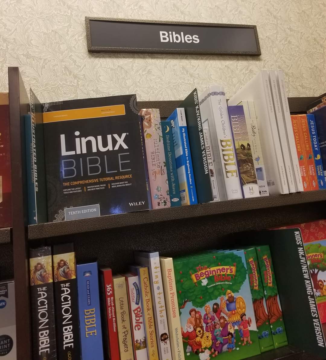 Encouraging people to use Linux... | linux-memes, ux-memes | ProgrammerHumor.io