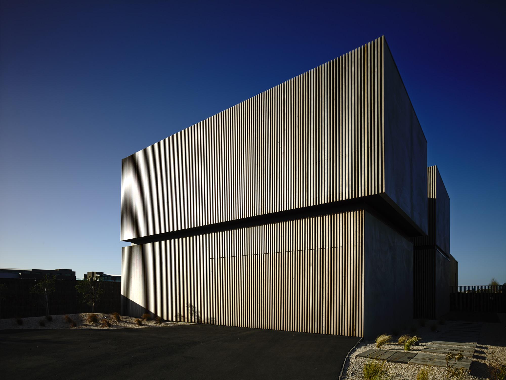 Average Linux User's House (No Windows Installed)