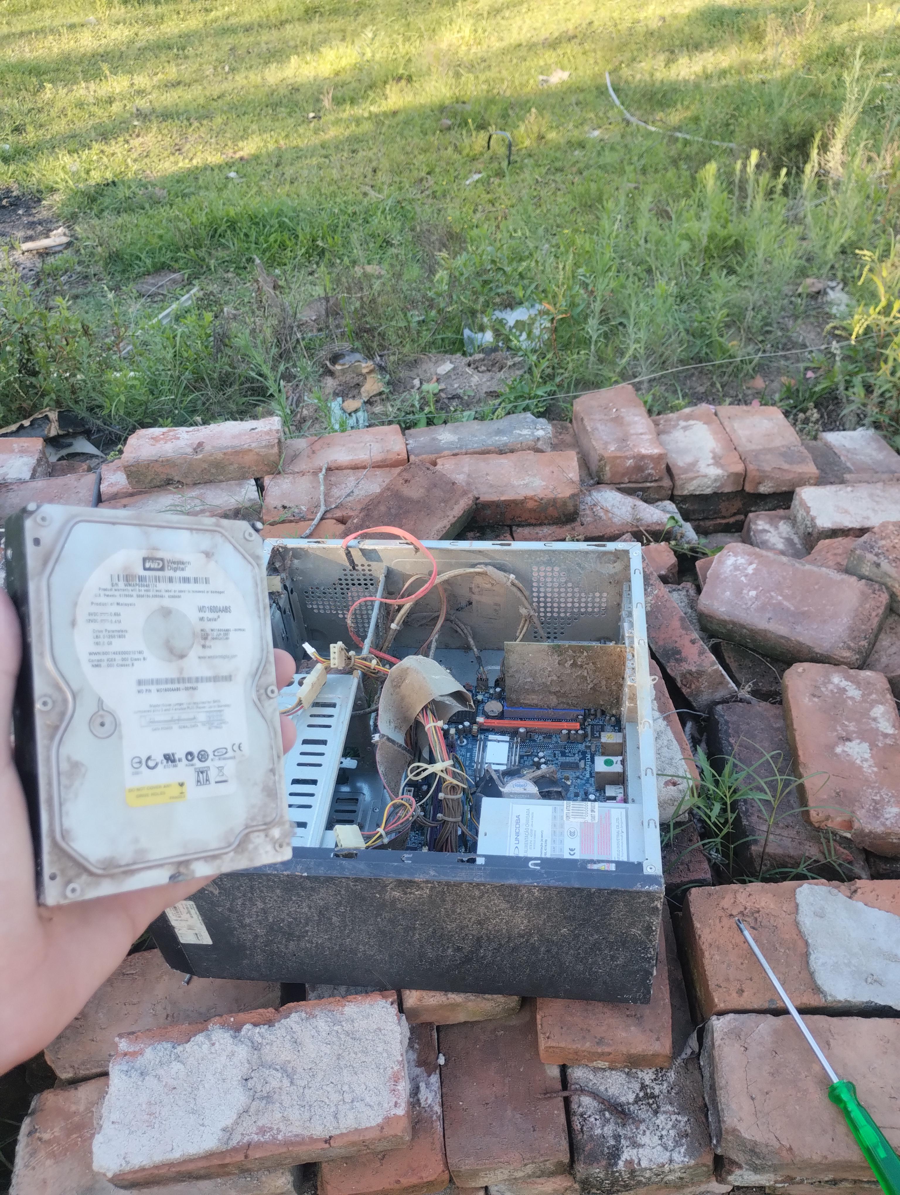 I Stole The Hard Drive From A Pc I Found In The Middle Of The Forest.
