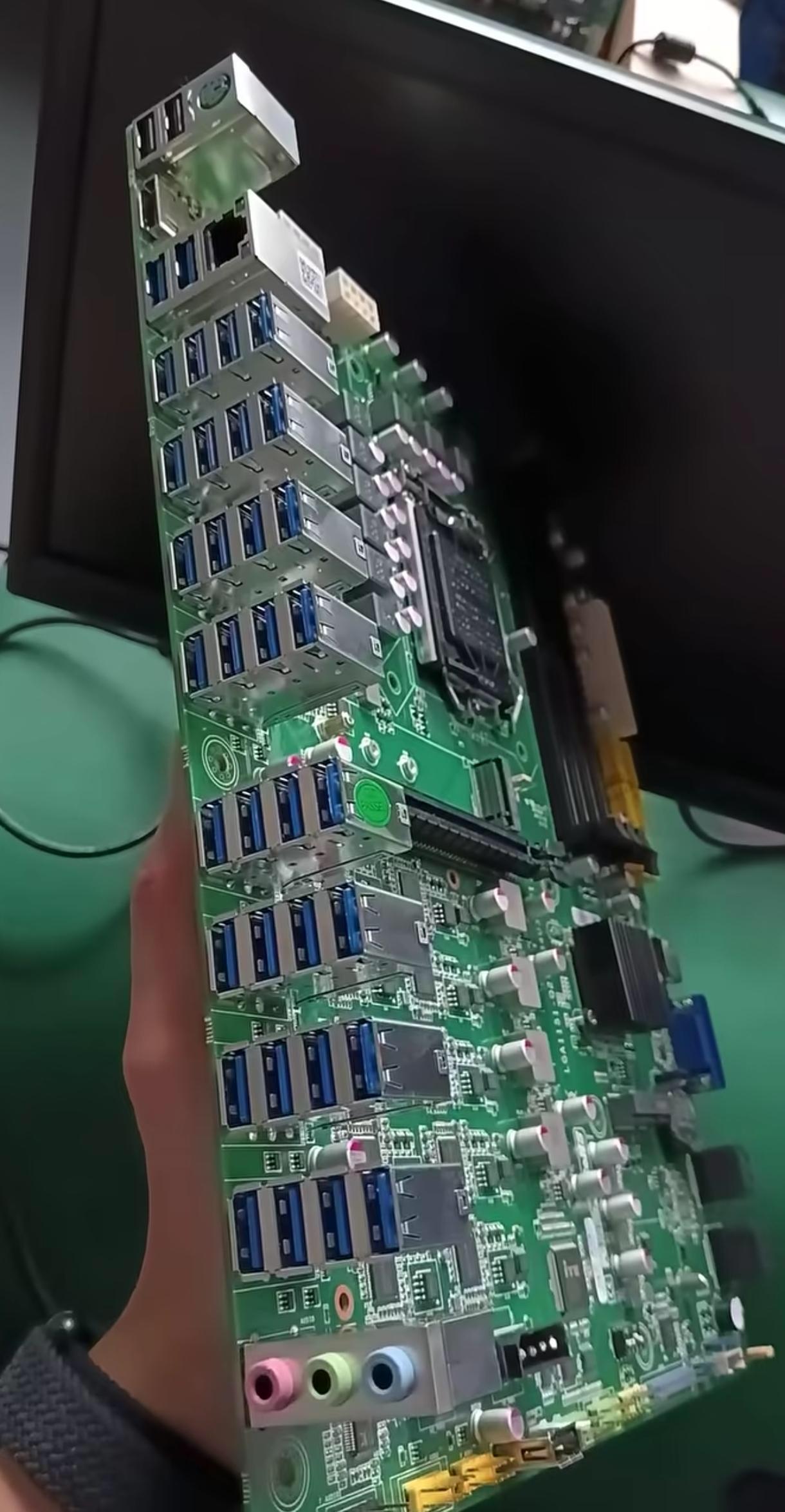 Where Do I Plug The Mouse?
